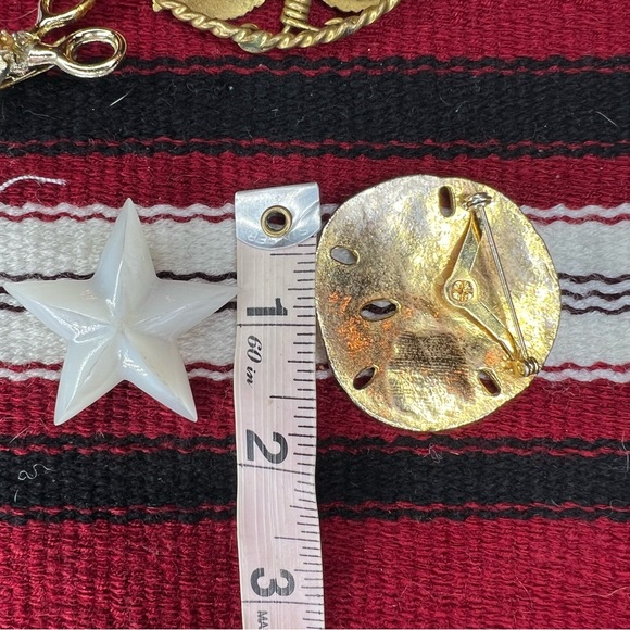 Vintage brooch lot of 5 flower scissors star Sand dollar and music note spiral - Picture 16 of 16